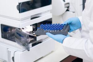 LIQUID CHROMATOGRAPHY-MASS SPECTROMETER (LC-MS / MS)