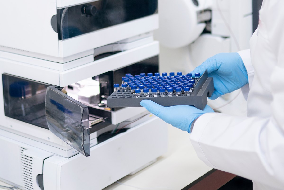 LIQUID CHROMATOGRAPHY-MASS SPECTROMETER (LC-MS / MS)