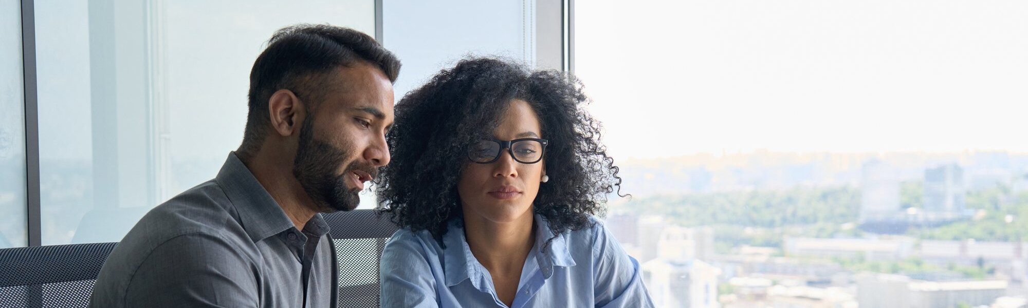 Man and woman in a discussion